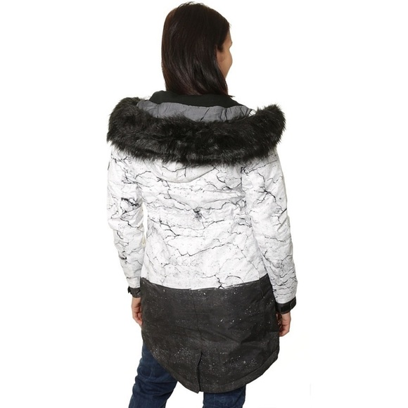 Burton Ceramic White Black Splatter Paint Snowboard Ski Winter Barge Jacket NWT - Picture 3 of 12